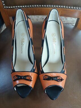 Vibrant new and unworn patent leather heels.